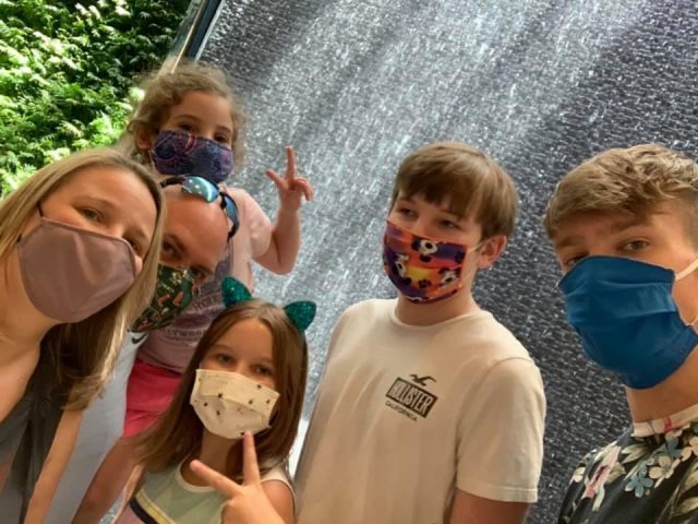 amanda estes and her kids and husband wearing masks